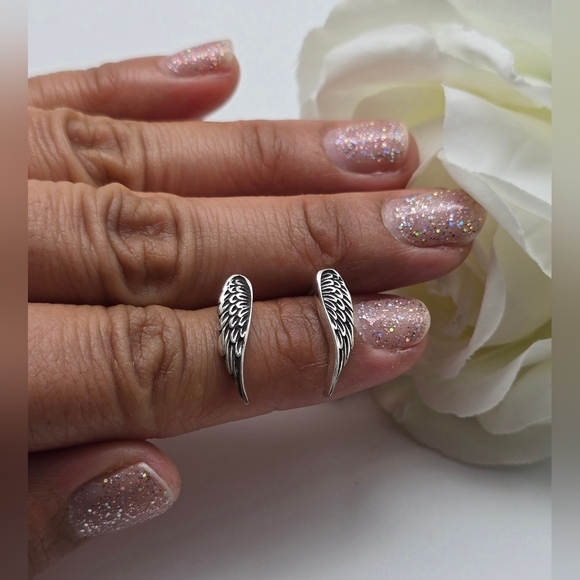 ❤️ ETERNAL WINGS STERLING SILVER EARRINGS - Picture 9 of 9